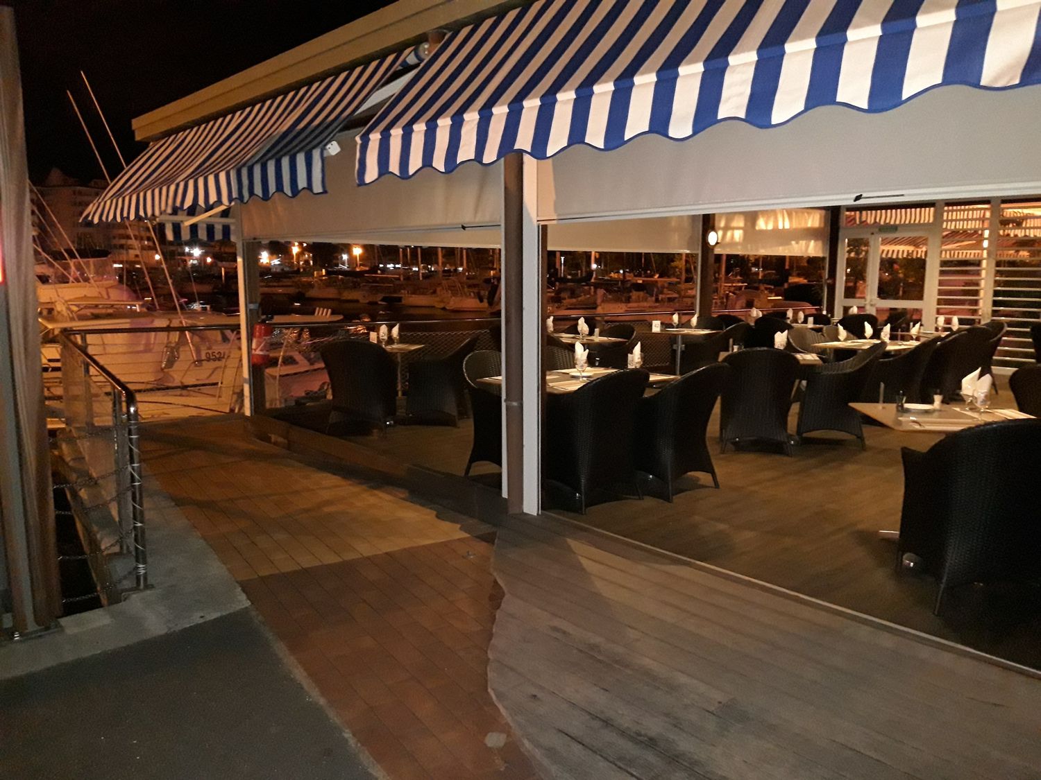La terrasse du 3 Mâts, le soir